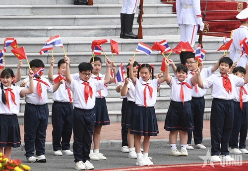 View - 	ທ່ານນາຍົກລັດຖະມົນຕີ ຟ້າມມິງຈີ້ງ ເປັນປະທານພິທີຕ້ອນຮັບນາຍົກລັດຖະມົນຕີໄທ ມາຢ້ຽມຢາມຫວຽດນາມ ຢ່າງເປັນທາງການ